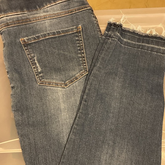 Capris - Picture 8 of 9